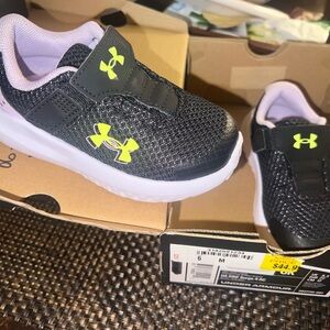 Girl Toddler size 6 under armour